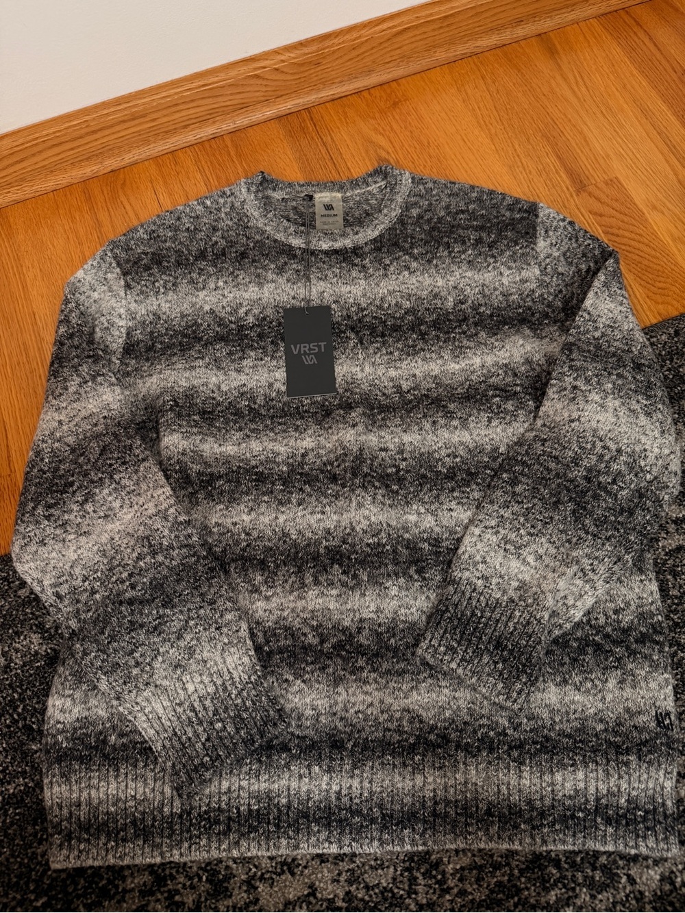 VRST medium Men’s Gray Ombre Crewneck Sweater